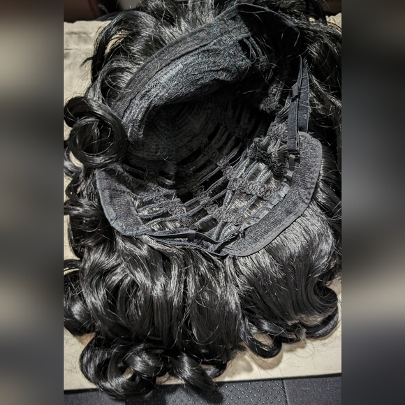 Short Curly Wigs - Picture 9 of 10